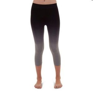 4/$20 🔵  NWOT Zaney Threads Ombre Capri Leggings S/M